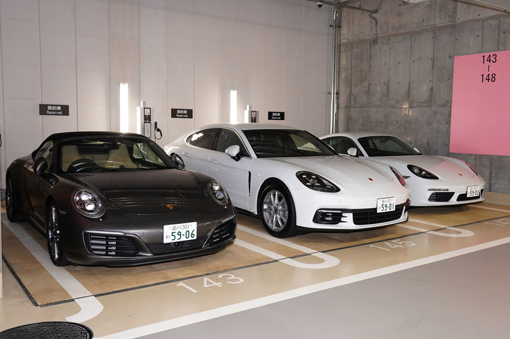 ポルシェの公式レンタカーサービス「ポルシェ・ドライブ」に供される車両。写真左から「911カレラ4Sカブリオレ」「パナメーラ4S」「ケイマンS」。