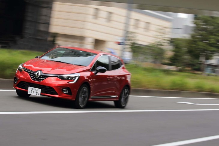 試乗車のボディーカラーは深みのある色合いが特徴の「ルージュ フラムM」。オレンジ、水色、青、白、黒も合わせた全6色がラインナップされる。