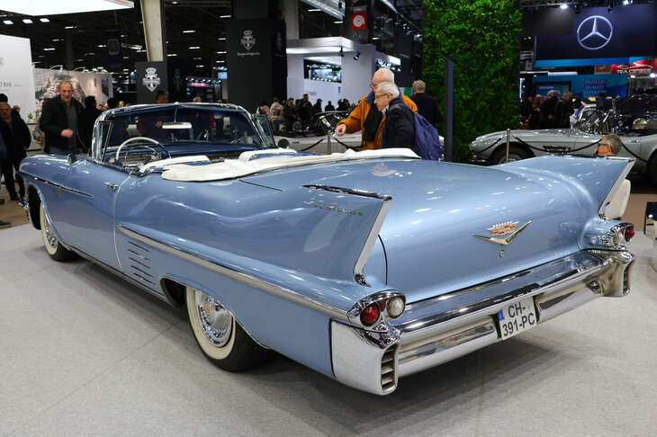 1958年「キャデラック・エルドラド シリーズ62」。リリックの性能を強調したいメーカーの解説板によれば、航続可能距離は360km、0-100km/hは12.3秒であった。