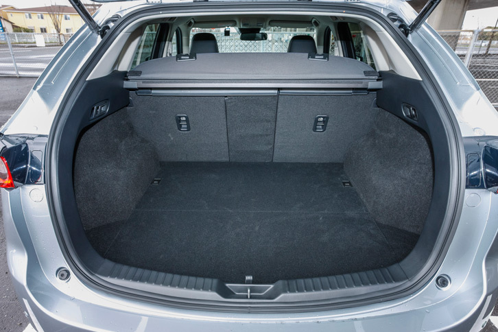 荷室容量は定員乗車時で505リッターを確保。