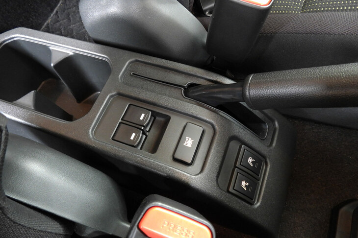 スズキ・ジムニー ノマド（センターコンソール）