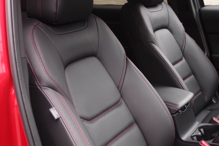 マツダCX-5 XDスポーツアピアランス（フロントシートの背もたれ）