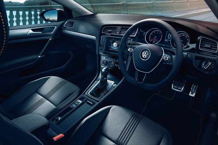 「ゴルフ オールスター」のインストゥルメントパネルまわり。