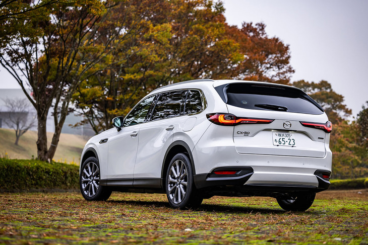 今回試乗した「CX-80 XD Lパッケージ」の外板色は、「ロジウムホワイトプレミアムメタリック」と呼ばれる5万5000円の有償色。これを含めCX-80では全8種類から外板色を選択できる。