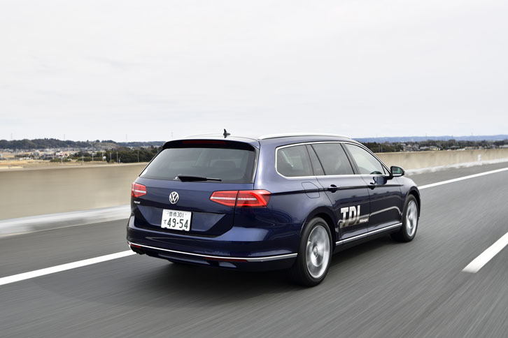 今回の試乗では、高速道路を主体に約240kmを走行。燃費は満タン法、車載燃費計ともに、14.6km/リッターを記録した。