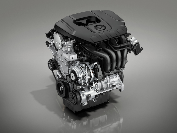 「スカイアクティブZ」搭載モデルは2027年中に導入予定。理想の燃焼を目指して開発中とされており、独自の新ハイブリッドシステムと組み合わせられるという。