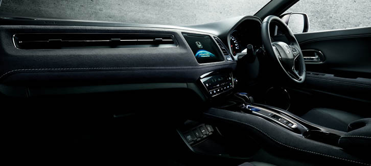 「ハイブリッドRS・Honda SENSING」のインテリア。