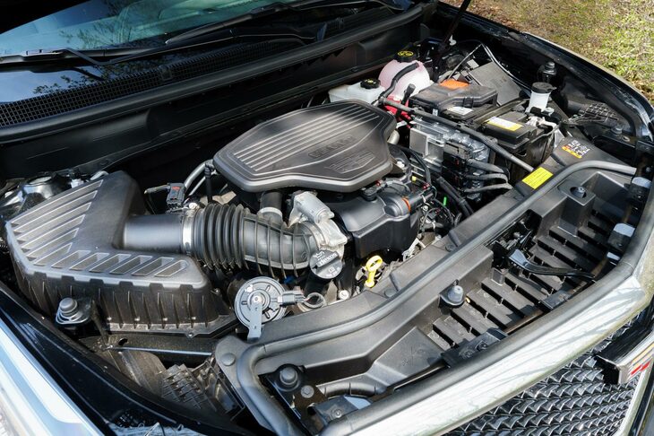 「XT6」と「XT5」に搭載される3.6リッターV型6気筒エンジン。今や貴重なマルチシリンダーの自然吸気ユニットで、回すほどに盛り上がるトルク感が心地いい。燃料の筒内直接噴射機構や気筒休止システムなど、高効率化のための施策も施されている。