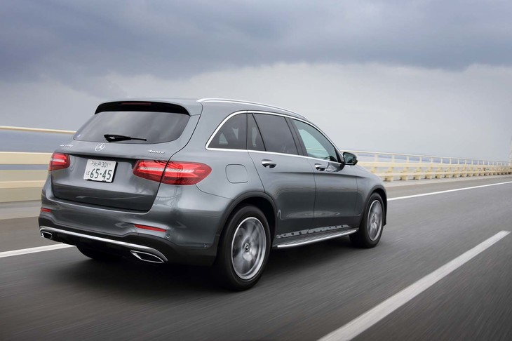 動力性能については、0-100km/h加速が8.3秒、最高速が209kmと公表されている。JC08モード燃費は16.2km/リッター。