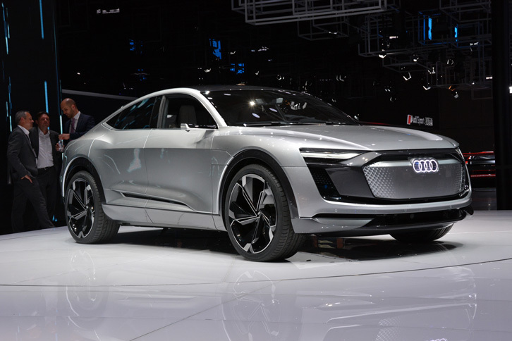 3つのモーターを搭載した「アウディe-tronスポーツバック コンセプト」。最高出力503psの高性能モデルである。