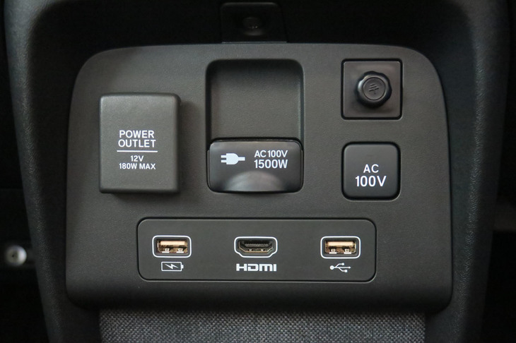 ホンダeアドバンス（コンセント／USBソケット）