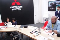 カーデザイナーになった気分でスケッチ。三菱のコーナー。