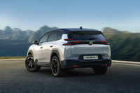 新型「シトロエンC5エアクロス」は2026年1月の「東京オートサロン2026」において日本で初披露された。