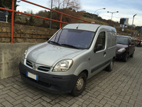 「ルノー・カングー」の姉妹車である「日産キュビスター」。