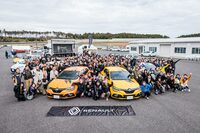 「R.S.アルティメイトデイ」のイベント参加者と、メリメさん、ウルゴンさんによる記念撮影。