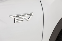 2020年10月のマイナーチェンジではPHEVモデルを追加。同じシステムを積む「アウトランダーPHEV」の登場から約8年を経て、ようやくの水平展開となった。