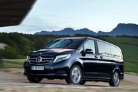 「メルセデス・ベンツVクラス」
	1996年に商用車「Vito」の乗用車版として登場。3列シートで6人から7人が乗れるミニバンである。映画では、2014年にフルモデルチェンジを受けた3代目モデルを改造して「メデューサ」が作られている。