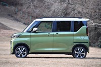 タイヤを車体の四隅に配したデザインとすることで、しっかりと路面をつかんで踏ん張るイメージを強調した。