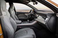 試乗車には「Sスポーツシートプラス」と名付けられたレザーシートが装着されていた。4Wayの電動調節機構とシートヒーター付き。