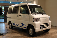 電動の軽商用バンとして活躍中の「三菱ミニキャプEV（旧名：ミニキャブ ミーブ）」だが、そのデビューは2011年4月と、実に11年以上も前にさかのぼる。