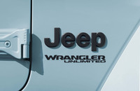 ブラックアクセントで特別感を高めた「ジープ・ラングラー」限定発売の画像