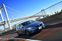 ボルボV40 D4 R-DESIGNポールスターエディション（FF/8AT）【試乗記】の画像