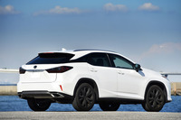 現行型の「レクサスRX」が発売されたのは、2015年10月。2017年12月には仕様変更が実施され、それまで「RX200t」だったターボ車の名は「RX300」へと改称された。