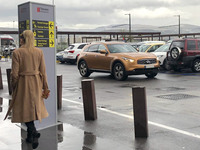 西ヨーロッパからはすでに撤退してしまったインフィニティ。2019年11月、フィレンツェ空港で撮影。