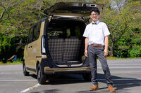 「ホンダN-BOX」シリーズのLPLを務める諫山博之さんと「N-BOXジョイ」。N-BOXジョイはホンダが満を持して投入する“遊び”の軽スーパーハイトワゴンだが、アクティブさを主張する他社のライバルとは異なり、よりカジュアルで、優しくくつろげるテイストの一台となっている。