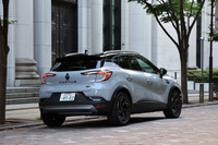 今回の試乗車両がまとっていたボディーカラーは「グリラファルM」。これを含め「キャプチャー エスプリ アルピーヌ フルハイブリッドE-TECH」には3種類の外板色が設定されている。