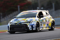 スーパー耐久シリーズ2023に参戦した水素エンジンを搭載する「ORC ROOKIE GR Corolla H2 Concept」。トヨタは水素やカーボンニュートラル燃料などにおいて、「つくる」「はこぶ」「つかう」の選択肢を増やす挑戦のひとつとしてレース活動をおこなっている。