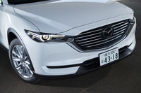 全車、LED式のヘッドランプを標準装備。4WD車に限り、ヘッドランプウオッシャーも装着される。