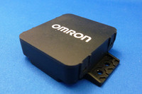 オムロンの開発した「呼吸時体動検知センサー」。生体が呼吸する際に発生する胸の動きを電波で捉えるセンサーで、同社では子どもやペットの“置き去り”防止システムに生かそうとしている。