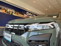 「ジョガー」のフロントマスク。前期型のヘッドランプはそのままに、それと連続性を持たせた見事な新意匠である。