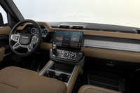 「ディフェンダー75＋エディション」に設定された「キャラウェイ／エボニー」のインテリア。