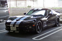 「バイパー」のV10は2気筒同時点火なので、それぞれの片方からインジェクターを抜いた5気筒4リッターの方が、4気筒3.2リッターより現実的かもしれない。いや、やらないけど。