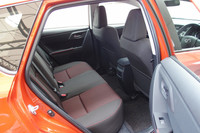 前席の背もたれの形状を最適化するなどした結果、後席のニースペースはこれまでよりも拡大された。