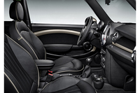 MINIクラブマンに黒いドレスアップパッケージの画像