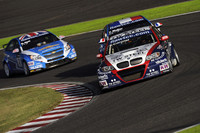 第2レース。スタートダッシュを見せた「BMW320TC」（トム・コロネル）がトップをキープ、そのままレースを制した。