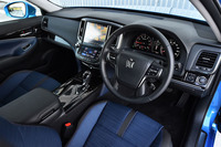 2リッターターボモデル「クラウン アスリートS-T」のインテリア。