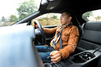 ステアリングはダイレクトできびきびとした操舵（そうだ）感を追求。ギア比は13：1に設定されている。