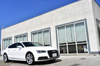 今回のマイナーチェンジの目玉のひとつに2リッター直4ターボエンジン搭載車（716万円）の追加がある（写真は「3.0 TFSIクワトロ」）。
    