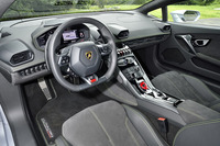 試乗車の内装色はブラック。随所にグリーンのステッチが入る。