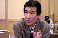 
	ダイハツ工業 製品企画部主査の福塚政広次長。TOP写真は、直噴エンジンを搭載するミラVグレード。
	 