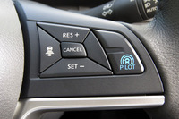 「プロパイロット」のコントロールスイッチ。