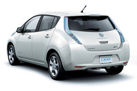 新色の「ブリリアントホワイトパール」をまとう「X」。新色としては、このほかにも「ダークメタルグレー」「ホワイト」の2色を設定。全7色のラインナップとなった。