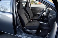 内装色は全グレードともブラックとなる。