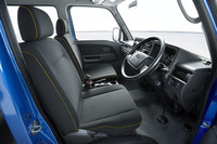 「スバル・サンバー」にWRブルーの特別仕様車の画像