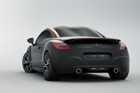 ボディーカラーはつや消し黒。差し色にカッパー（銅色）が使われる。