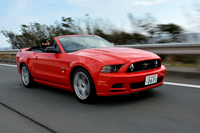 「フォード・マスタング V8 GT コンバーチブル」